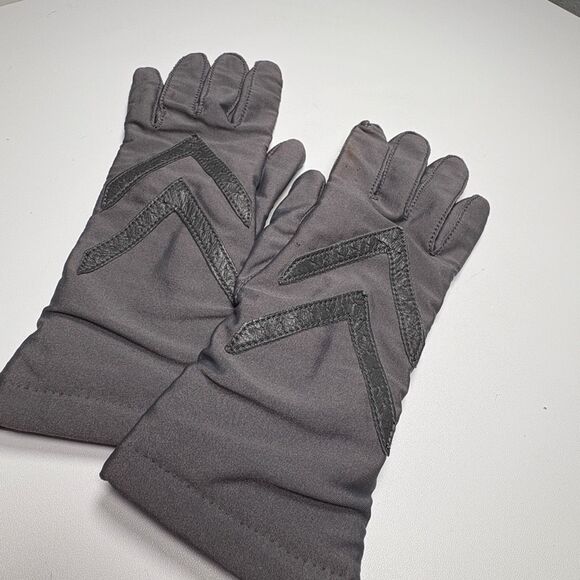 Isotoner Aris Warm Ups Driving Gloves Women OS Gray  Chevron Stretch Nylon, Span - Picture 1 of 7